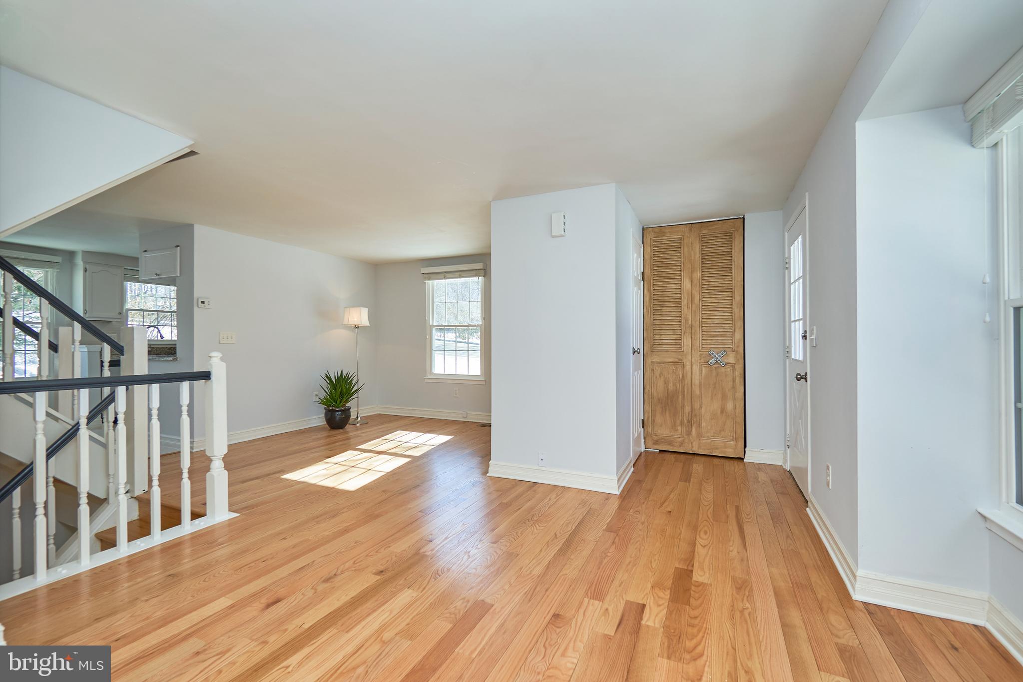 1676 Bayfield Way Reston, VA 20194 - Photo 4 of 30 Front entrance area