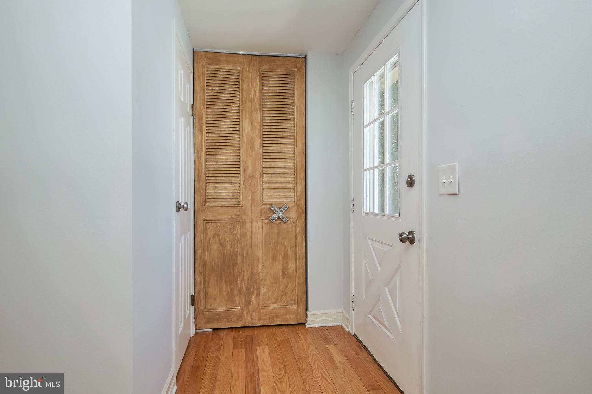 1676 Bayfield Way Reston, VA 20194 - Photo 5 of 30 Front entrance area with coat closet & powder room