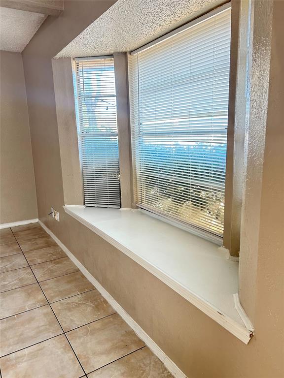 2818 South Fielder Road Arlington, TX 76015 - Photo 4 of 31 a view of a room with window