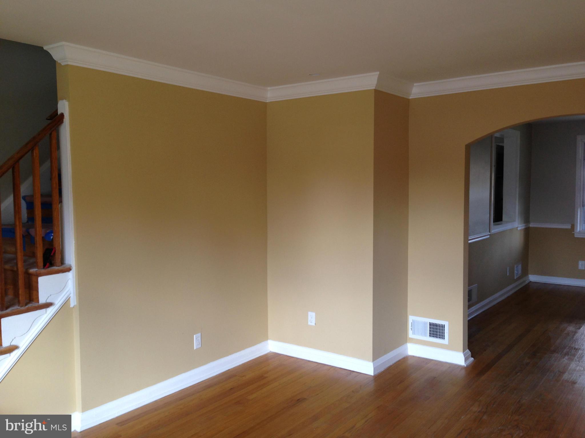767 Fulbrook Road Baltimore, MD 21222 - Photo 4 of 17 Living Room