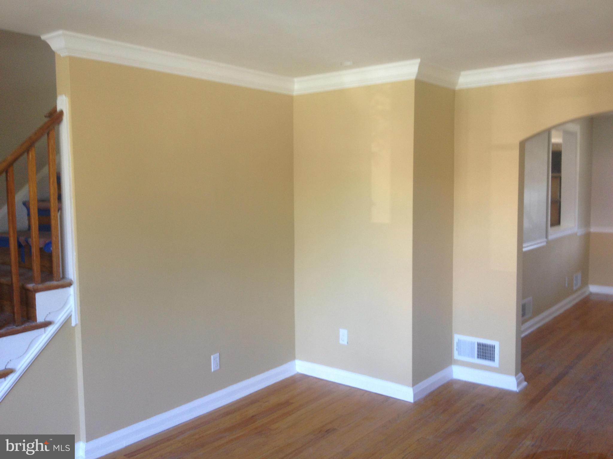 767 Fulbrook Road Baltimore, MD 21222 - Photo 6 of 17 Living Room