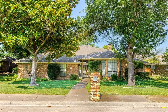 $285,000 | 1013 Canyon Ridge Drive, DeSoto, TX 75115