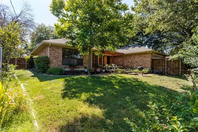 $285,000 | 1013 Canyon Ridge Drive, DeSoto, TX 75115