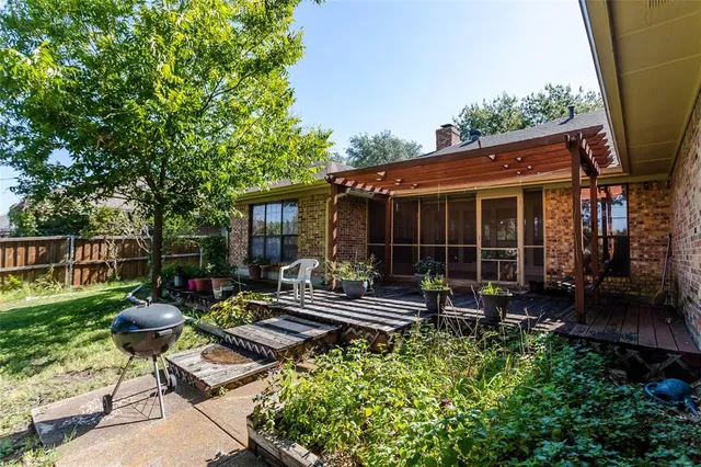 $285,000 | 1013 Canyon Ridge Drive, DeSoto, TX 75115