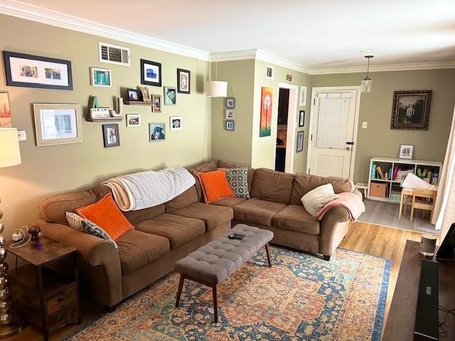 4992 Princeton Road Memphis, TN 38117 - Photo 2 of 13 a living room with furniture and wooden floor