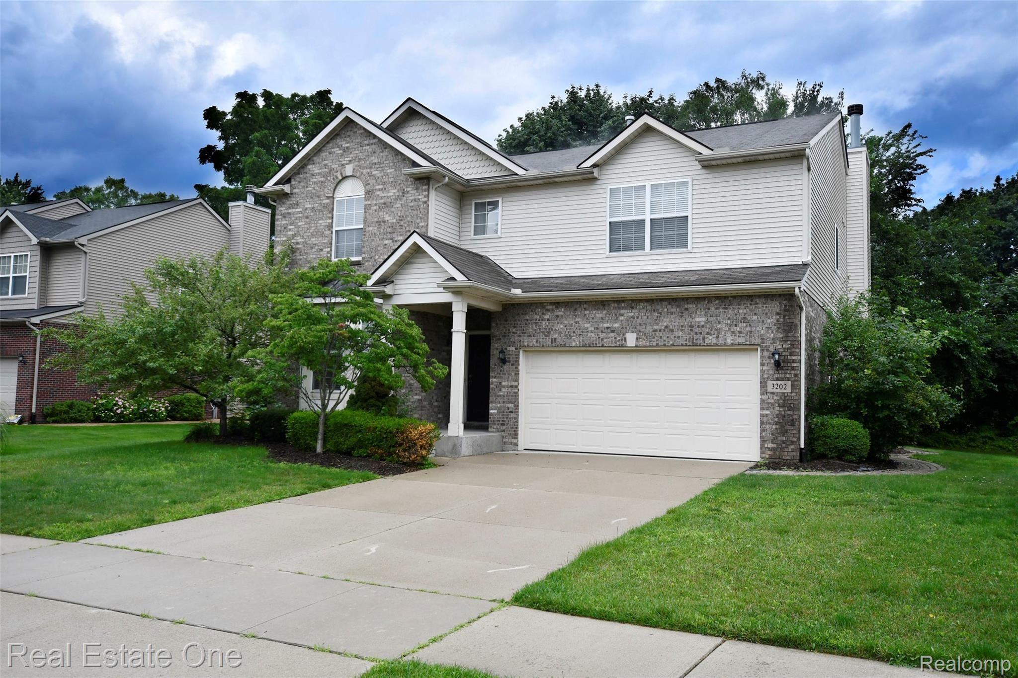 3202 Everett Drive Rochester, MI 48307 - Photo 2 of 28 Front Door.jpg
