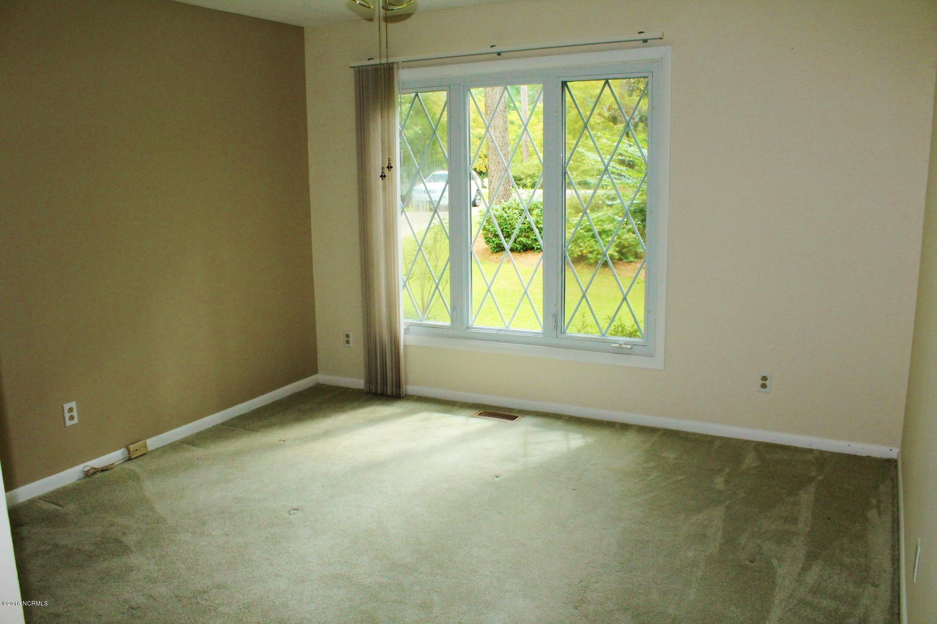 310 Fort Road New Bern, NC 28560 - Photo 23 of 24 guest room