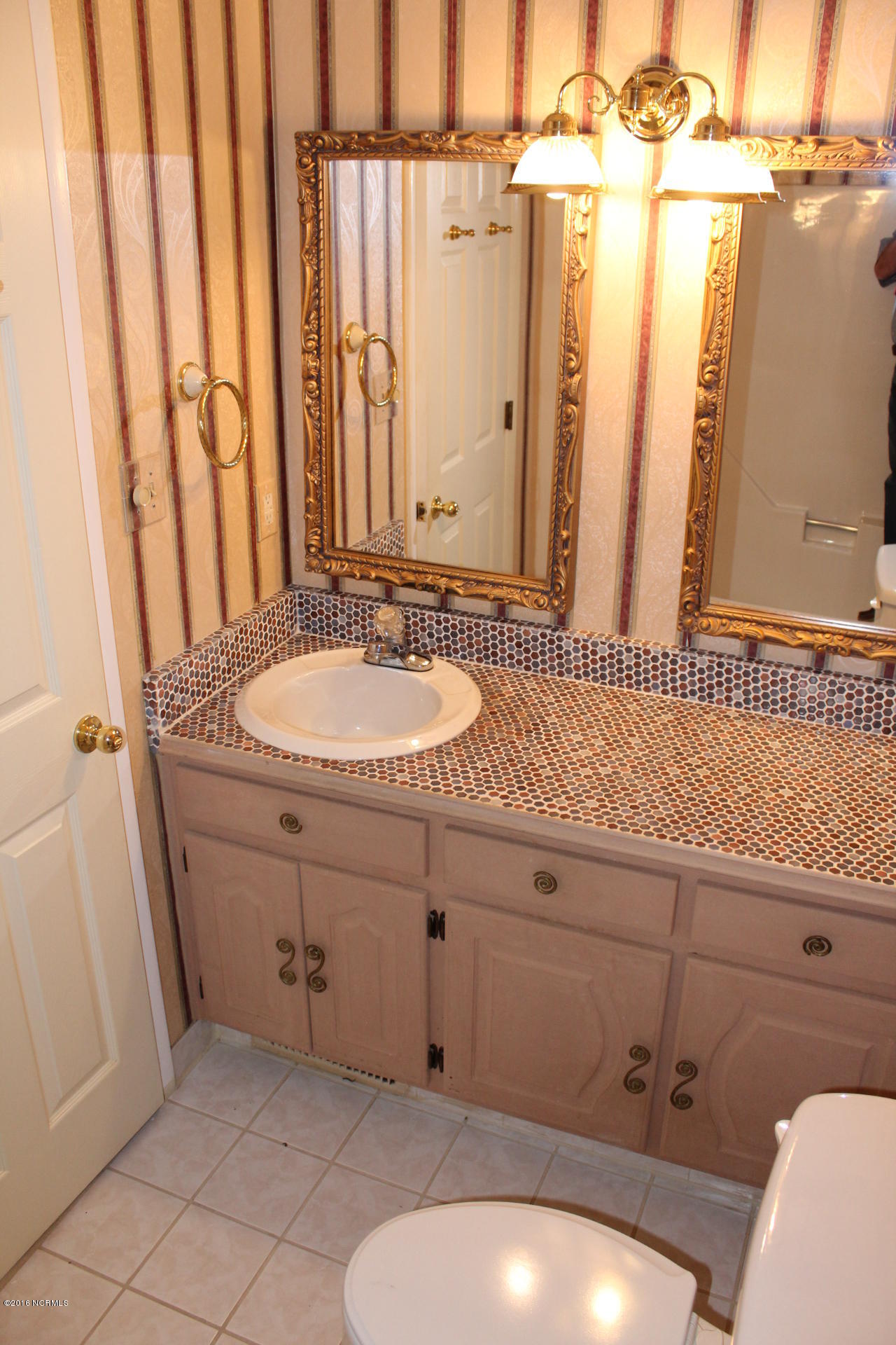 310 Fort Road New Bern, NC 28560 - Photo 24 of 24 hall bath