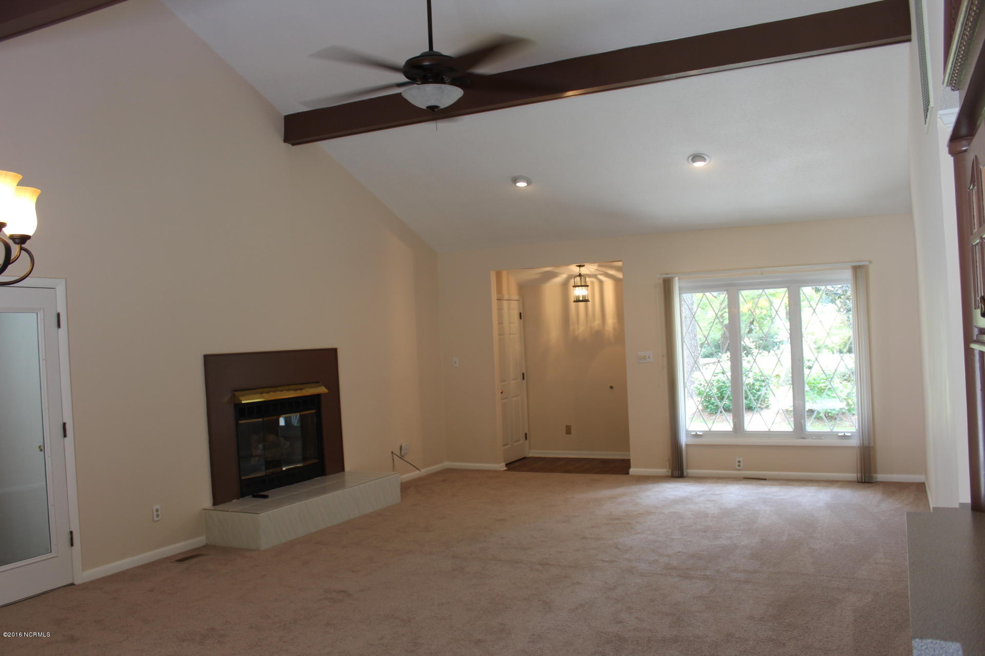 310 Fort Road New Bern, NC 28560 - Photo 7 of 24 living room & front entry