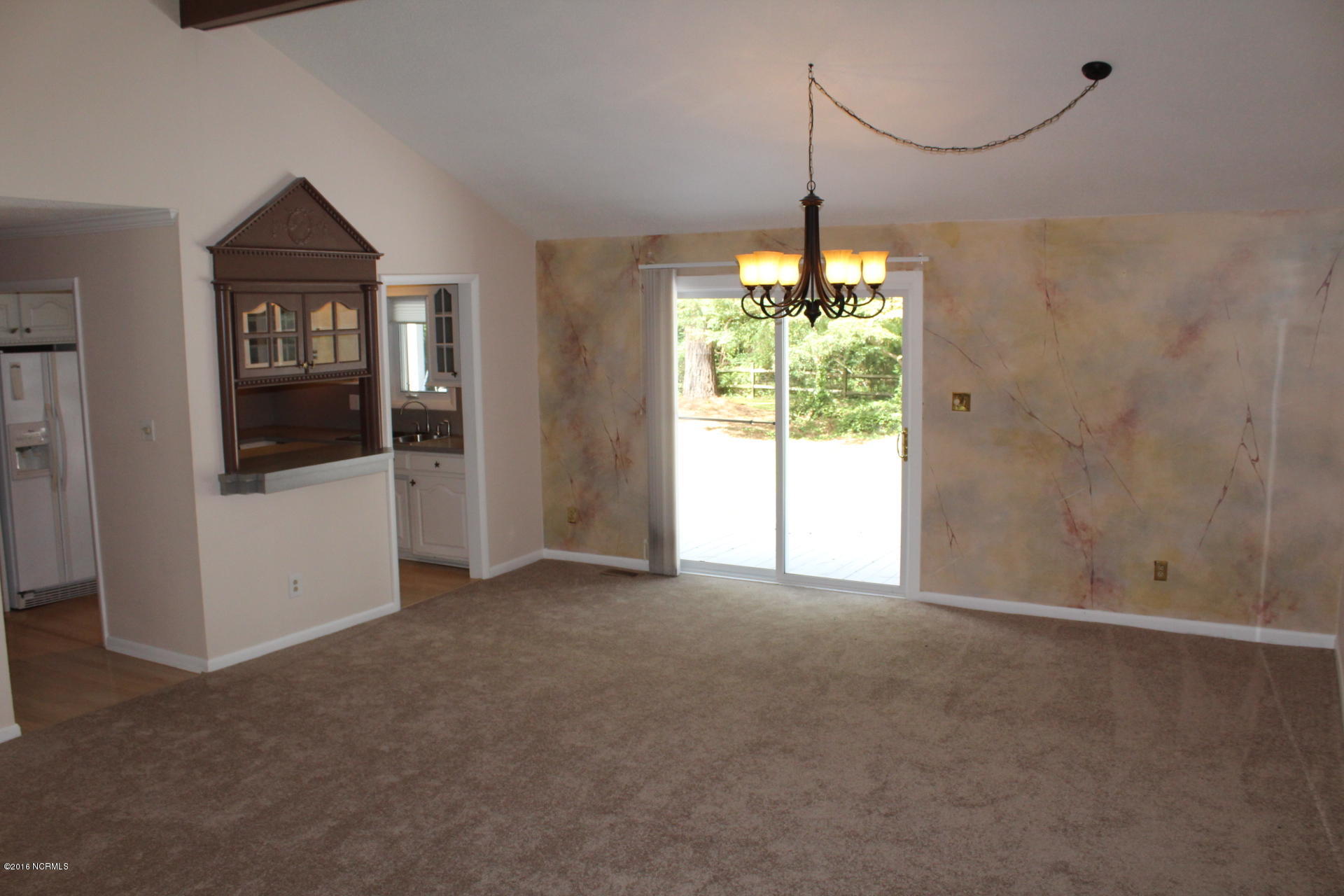 310 Fort Road New Bern, NC 28560 - Photo 9 of 24 Dining Area