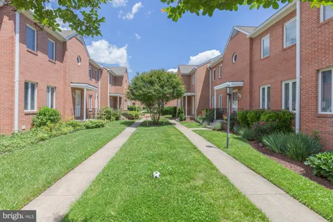 $695,000 | 16 Rockcrest Circle, Rockville, MD 20851