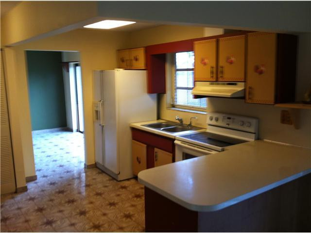 9306 Southwest 7th Lane, Unit 9306 Miami, FL 33174 - Photo 2 of 9 Kitchen