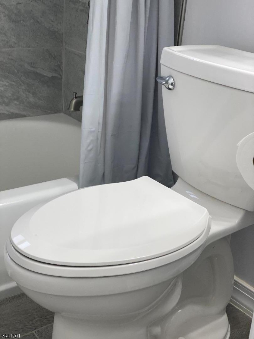 161 Evergreen Road, Unit 13A Edison, NJ 08837 - Photo 9 of 12 a bathroom with a toilet and a sink