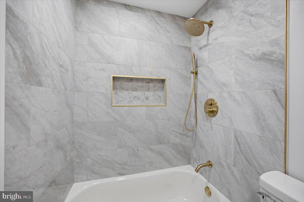 9955 Bridle Road Philadelphia, PA 19115 - Photo 22 of 36 Hallway Bathroom