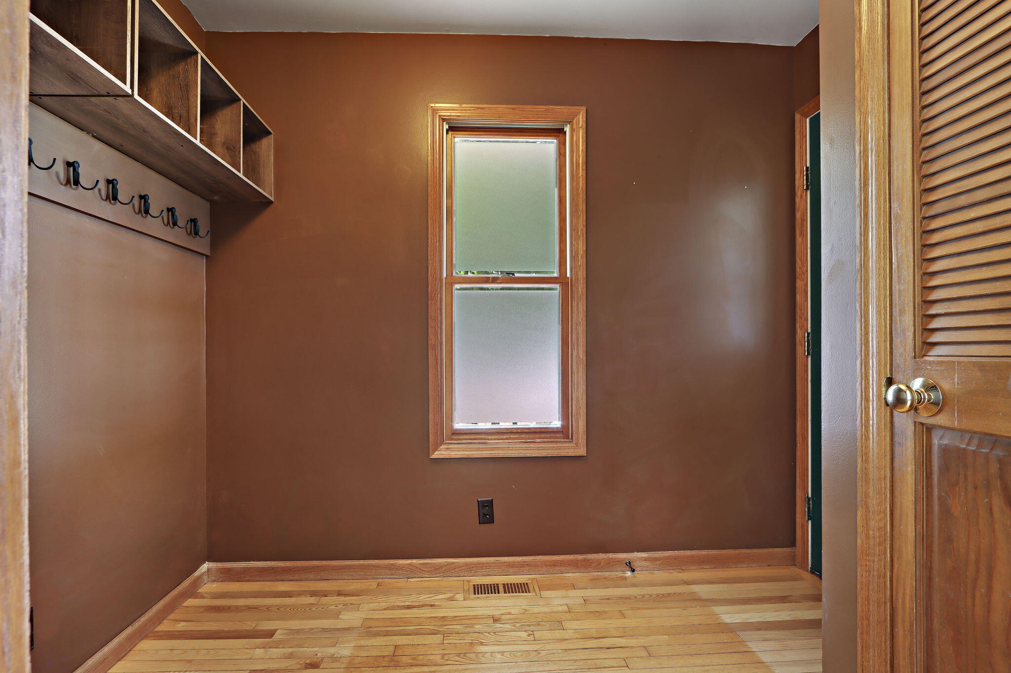 553 Twin Lakes Road Bloomfield, WI 53128 - Photo 8 of 43 .