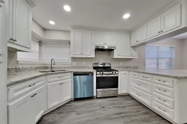 $2,400 | 5402 Woodville Lane, Spring, TX 77379