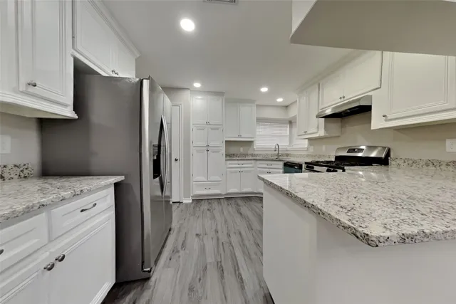 $2,400 | 5402 Woodville Lane, Spring, TX 77379