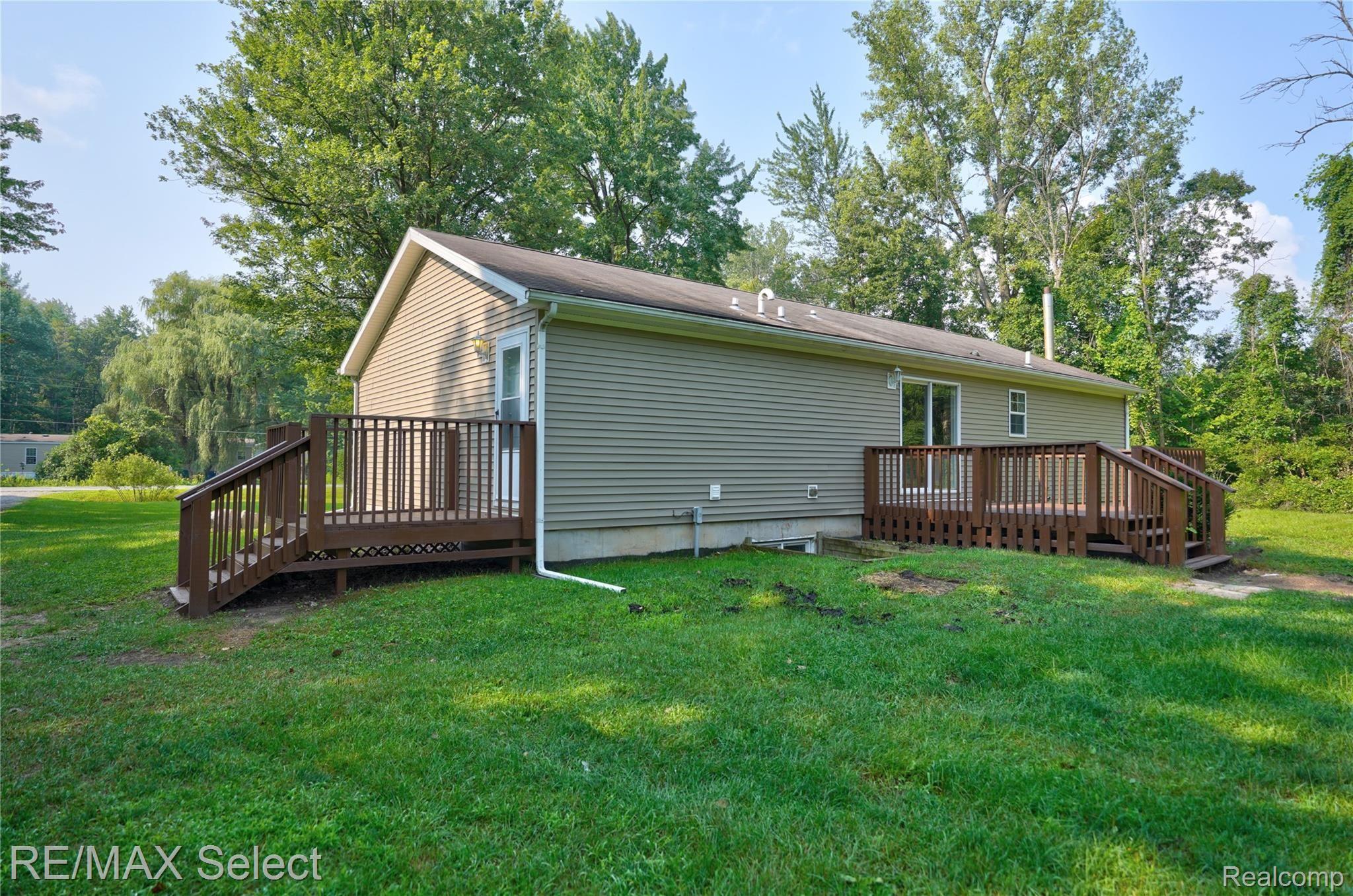 2883 East Shaffer Road Midland, MI 48642 - Photo 7 of 44 2883 E Shaffer Rd 10.jpg