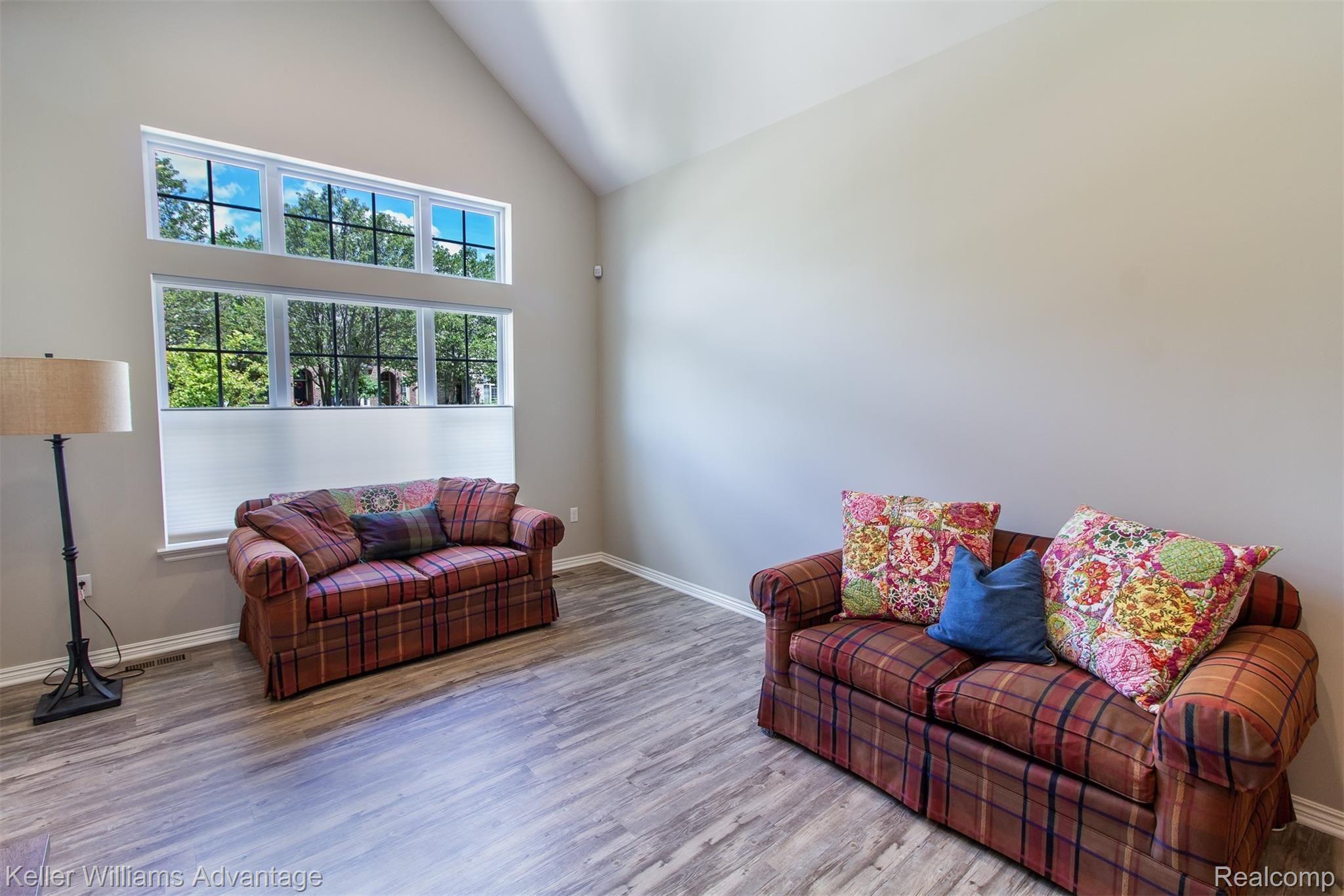 45746 South Stonewood Road Canton, MI 48187 - Photo 7 of 32 SStonewoodRd_45746_Living_03.jpg