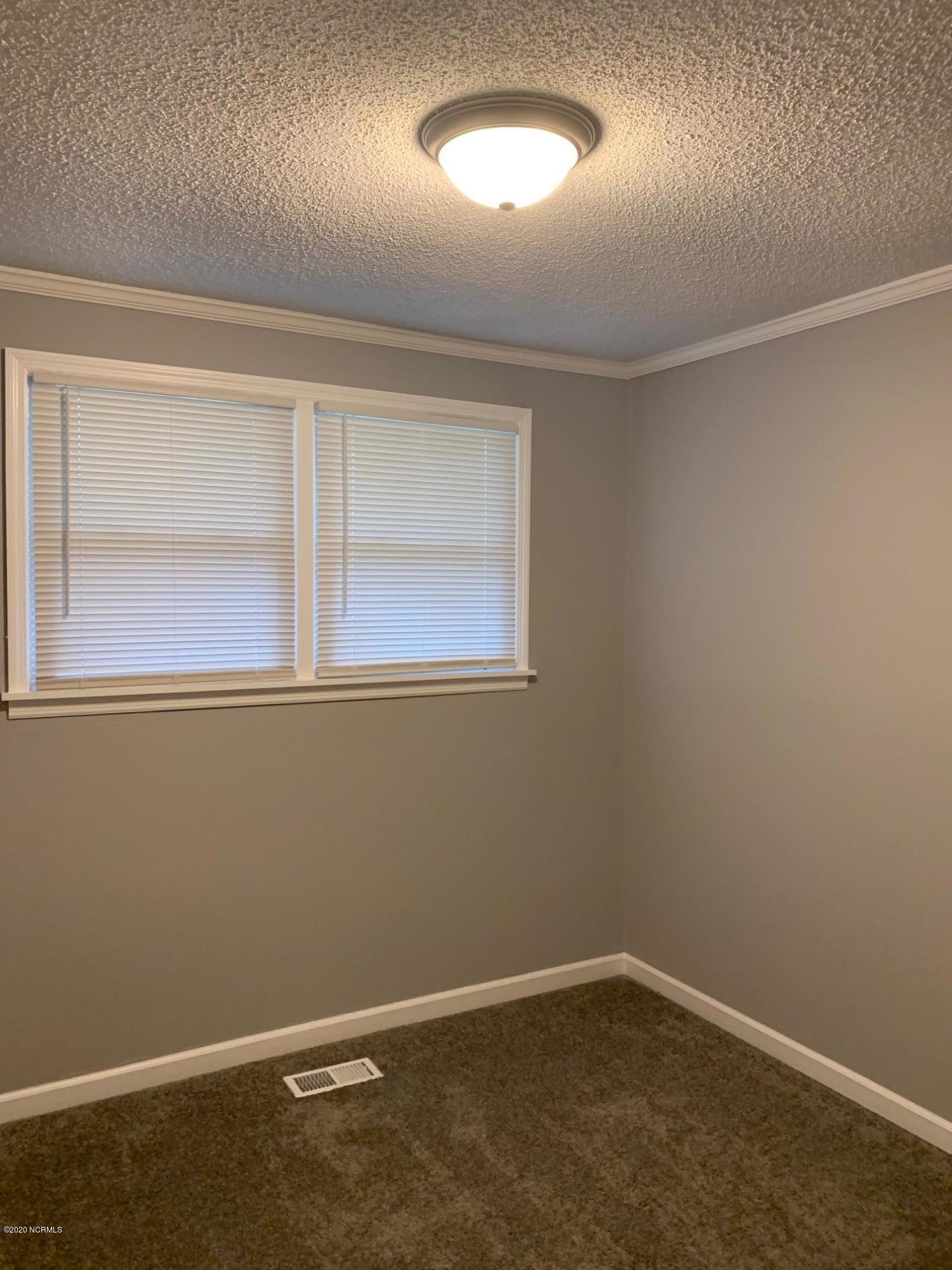 106 Robin Road Jacksonville, NC 28540 - Photo 8 of 14 7