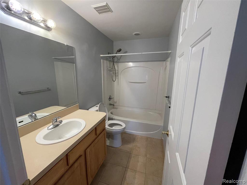 1125 Eureka Road, Unit 206 Wyandotte, MI 48192 - Photo 11 of 13