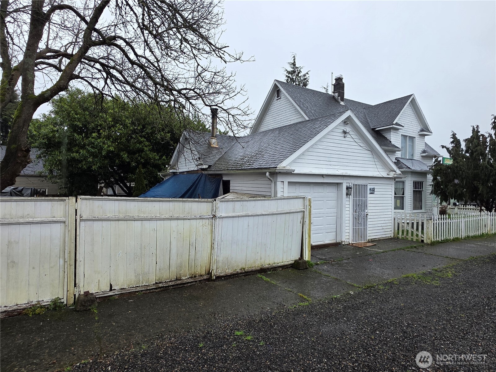 2701 Simpson Avenue Hoquiam, WA 98550 - Photo 2 of 5 a view of a house with a backyard
