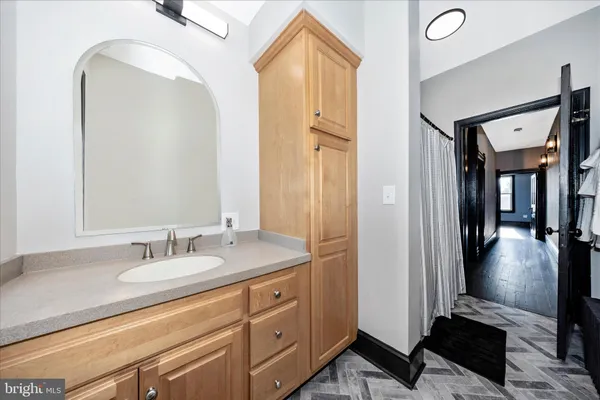 a en suite bathroom with a sink and a mirror