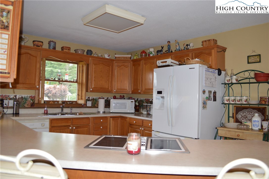 215 River Bend Road Sparta, NC 28675 - Photo 7 of 46 Gallery Image 7