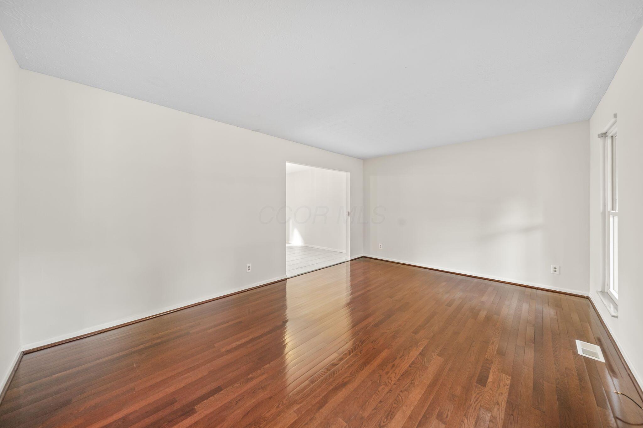 8205 Longhorn Road Powell, OH 43065 - Photo 13 of 54 Living Room
