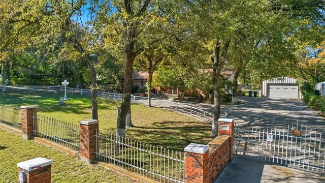 $360,000 | 1508 Red Oak Circle, Azle, TX 76020