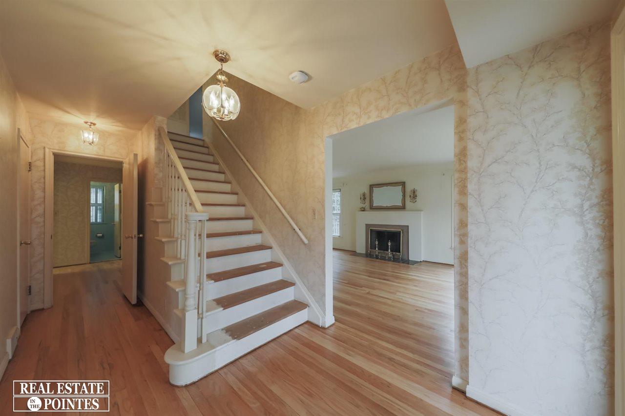 151 Lewiston Road Grosse Pointe Farms, MI 48236 - Photo 3 of 25
