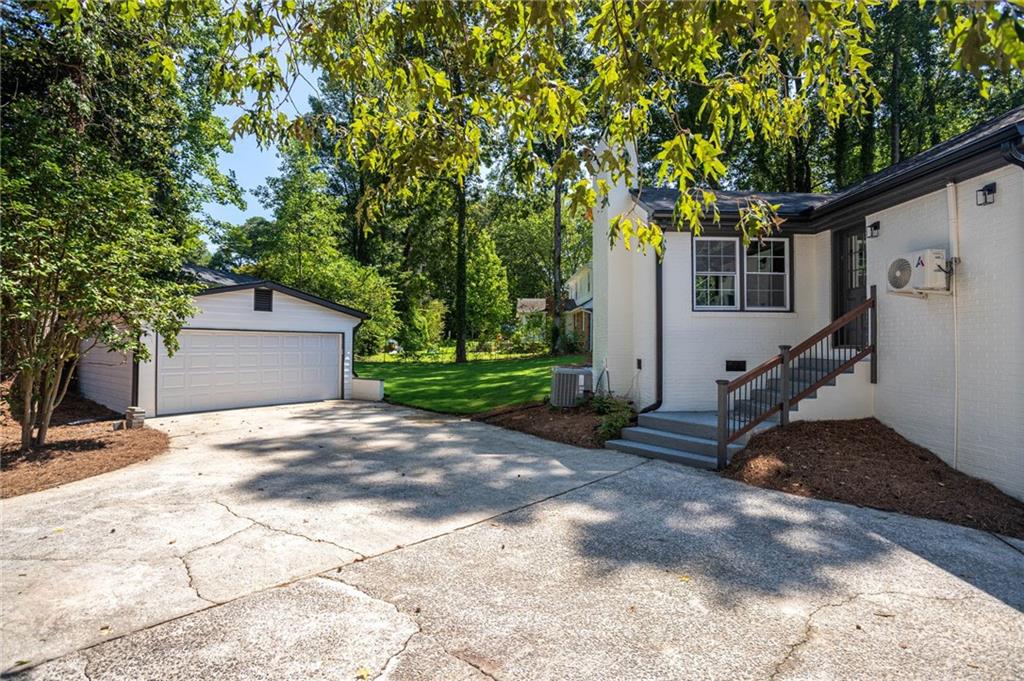 610 Glenforest Road Atlanta, GA 30328 - Photo 39 of 44 a view of a backyard space