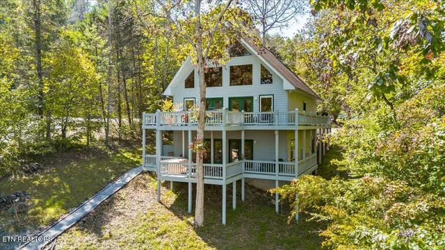 $1,200,000 | 939 East Norris Point Road, La Follette, TN 37766