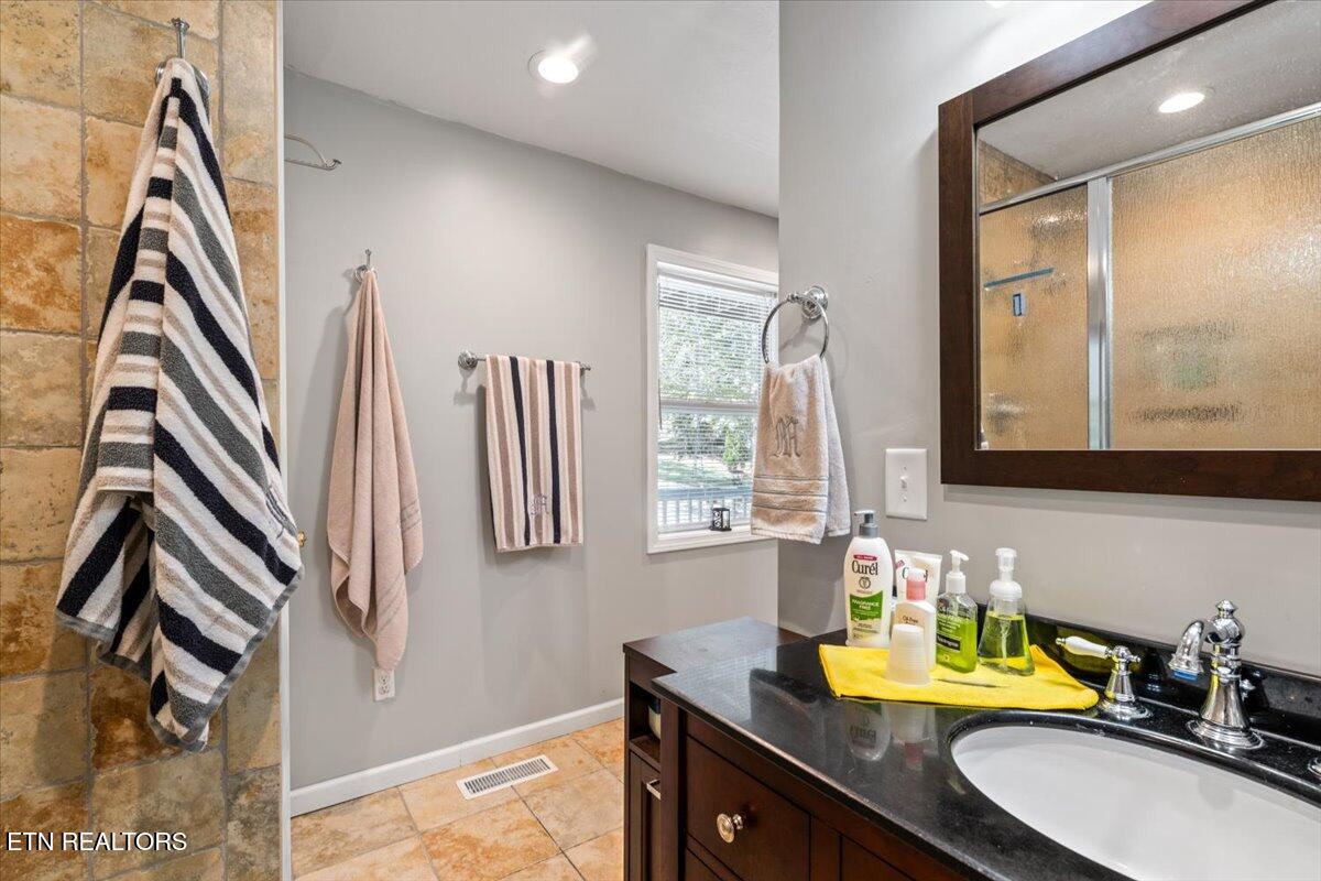 939 East Norris Point Road La Follette, TN 37766 - Photo 21 of 60 21-E Norris