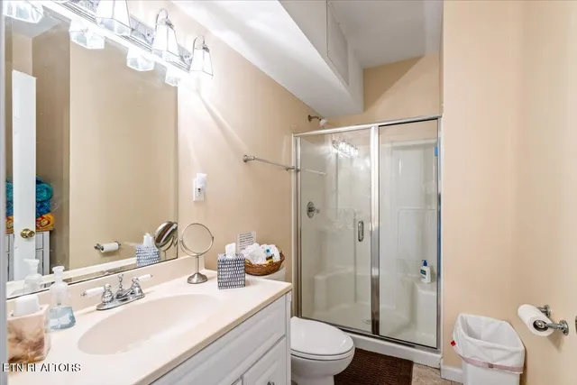 $1,200,000 | 939 East Norris Point Road, La Follette, TN 37766