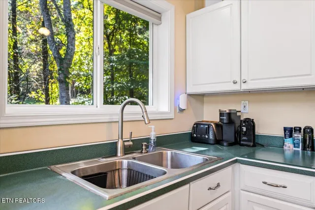 $1,200,000 | 939 East Norris Point Road, La Follette, TN 37766