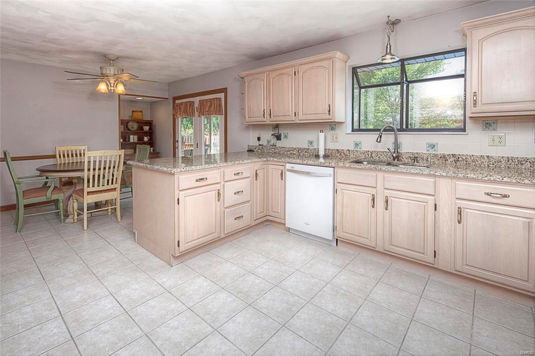 922 Shadow Ridge Crossing O'Fallon, IL 62269 - Photo 4 of 41