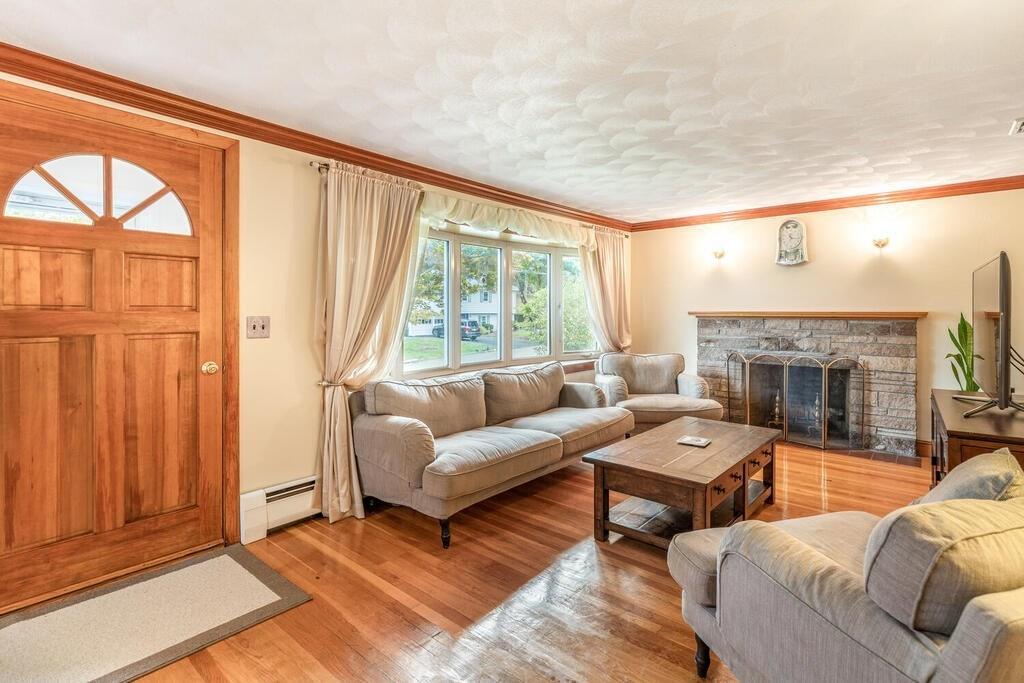 27 Lillian Road Lexington, MA 02420 - Photo 4 of 32 Gallery Image 4