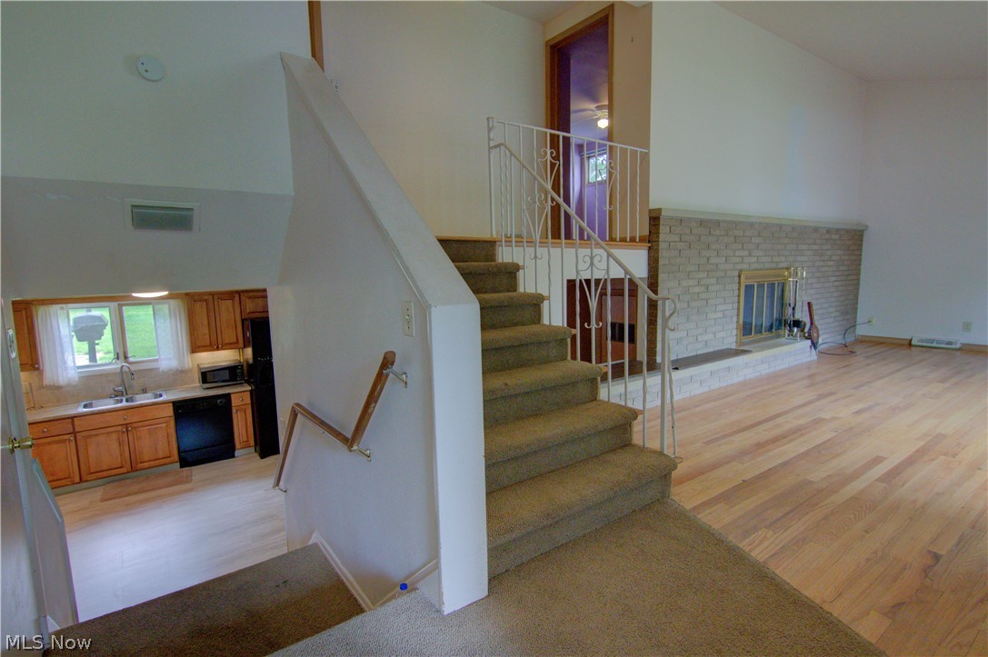 3670 Burbridge Road Cleveland, OH 44121 - Photo 16 of 27