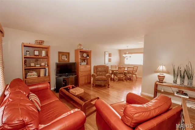 $339,900 | 624 Sandy Oak Drive, Manchester, MO 63021