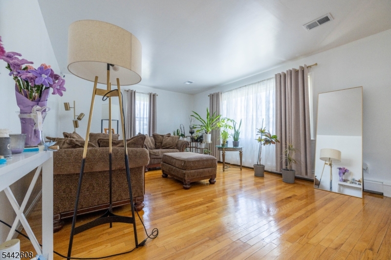 1758 Kenneth Avenue Union, NJ 07083 - Photo 5 of 34