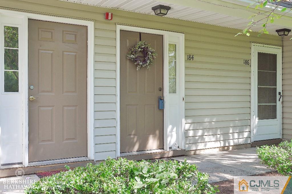 184 Prestwick Way Edison, NJ 08820 - Photo 1 of 18 Gallery Image 1