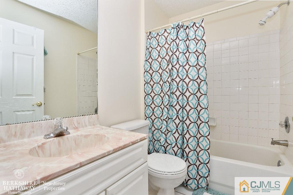 184 Prestwick Way Edison, NJ 08820 - Photo 15 of 18 Gallery Image 15