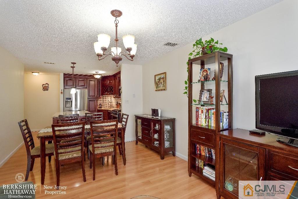 184 Prestwick Way Edison, NJ 08820 - Photo 3 of 18 Gallery Image 3