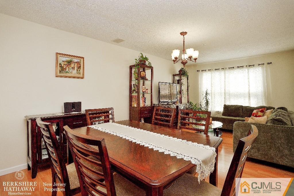 184 Prestwick Way Edison, NJ 08820 - Photo 6 of 18 Gallery Image 6