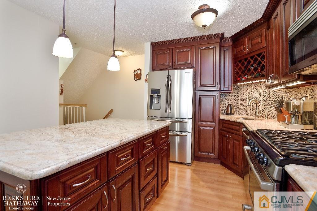 184 Prestwick Way Edison, NJ 08820 - Photo 7 of 18 Gallery Image 7