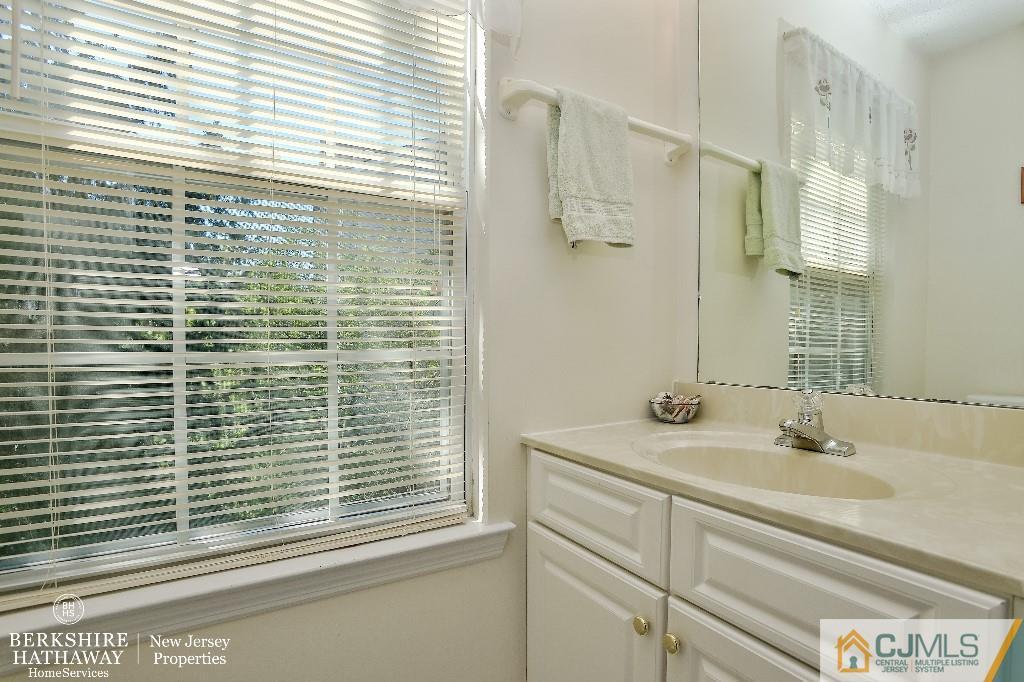 184 Prestwick Way Edison, NJ 08820 - Photo 8 of 18 Gallery Image 8