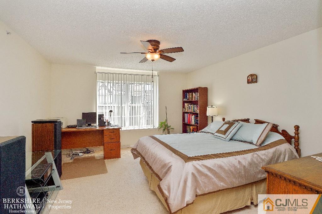 184 Prestwick Way Edison, NJ 08820 - Photo 9 of 18 Gallery Image 9