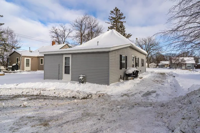 $144,900 | 1221 Knight Avenue North, Thief River Falls, MN 56701