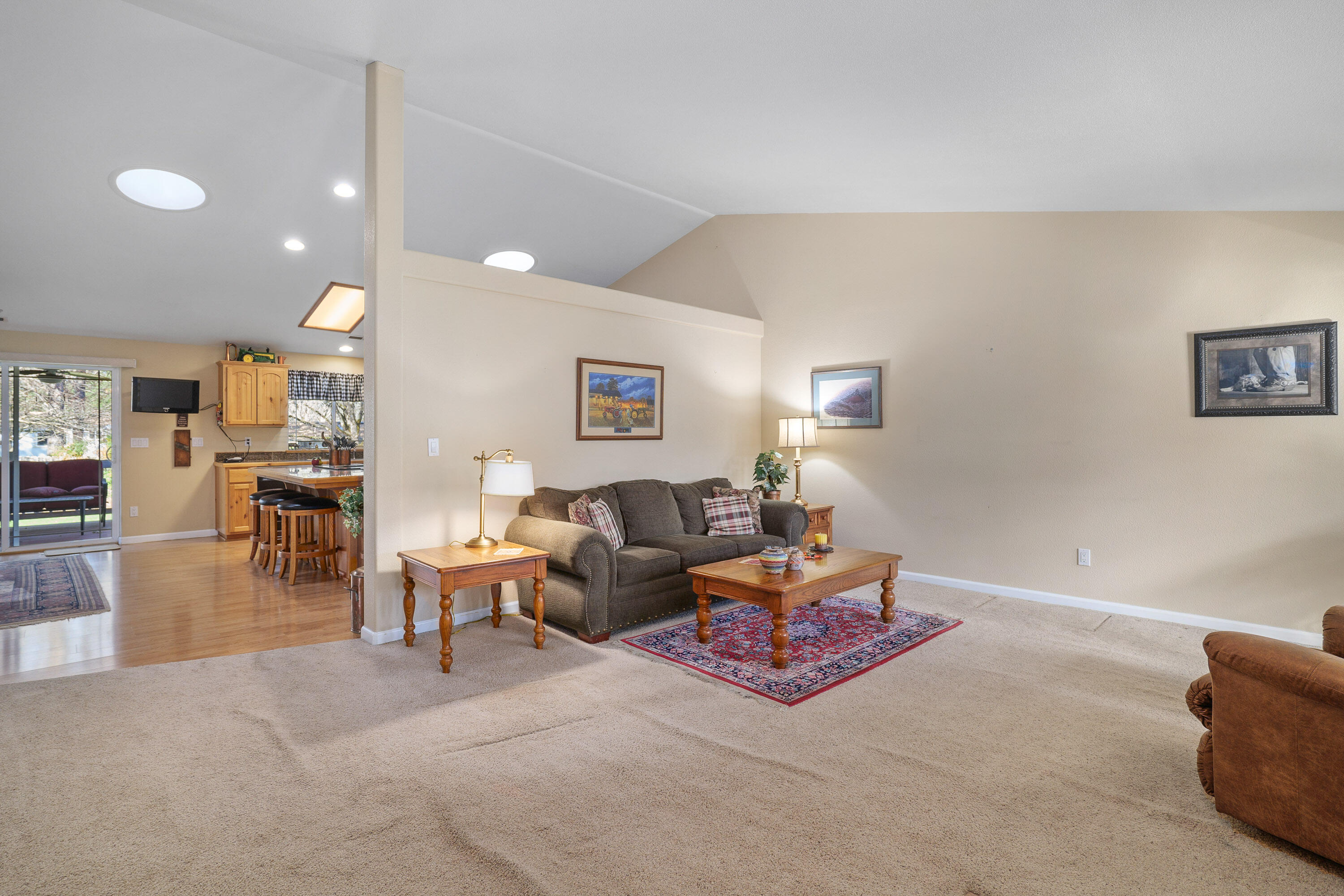 3391 Merlin Road Grants Pass, OR 97526 - Photo 5 of 45 3391MerlinRd-004